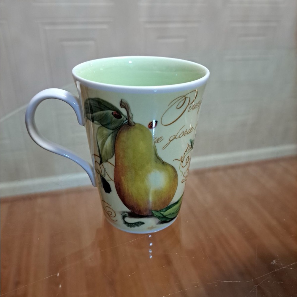 - - Brand New Beutiful Multicolor FloralCrown Trent  Mug .